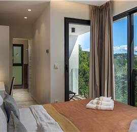 4 Bedroom Villa with Salt Water Pool, Private mini golf course and Rooftop Terrace near Opatija, Sleeps 8
